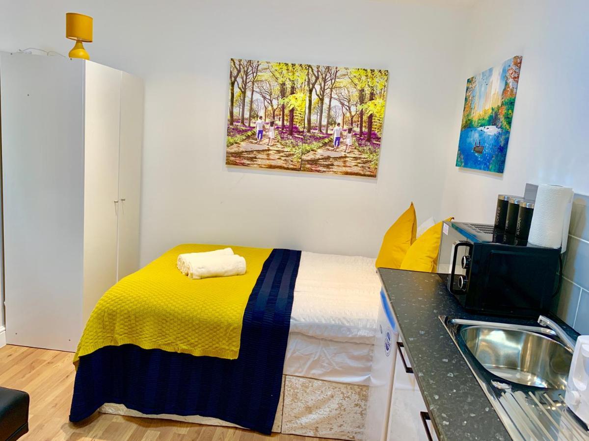 Appartement Apartments, Private Bathroom, Kitchenette, Parking, Np4 Londen